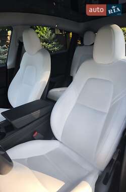 Позашляховик / Кросовер Tesla Model Y 2023 в Бучі