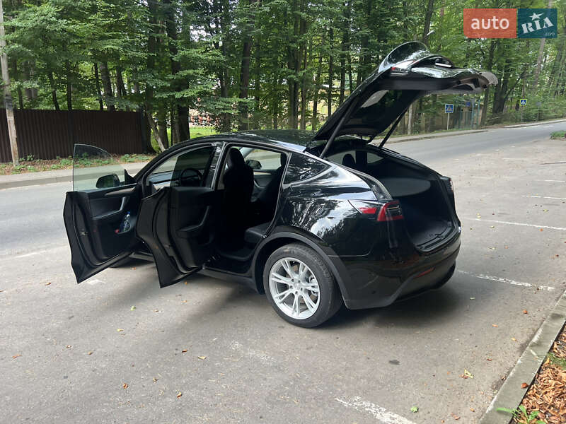 Внедорожник / Кроссовер Tesla Model Y 2023 в Львове