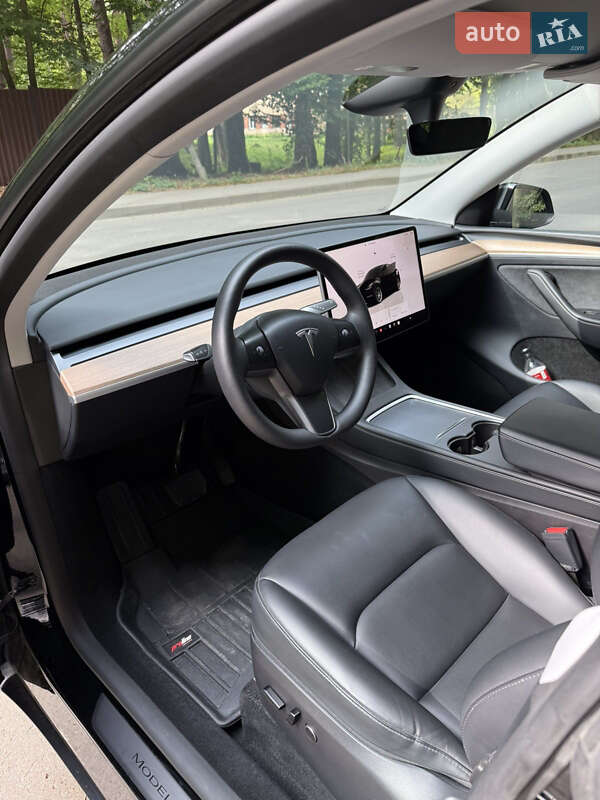 Внедорожник / Кроссовер Tesla Model Y 2023 в Львове