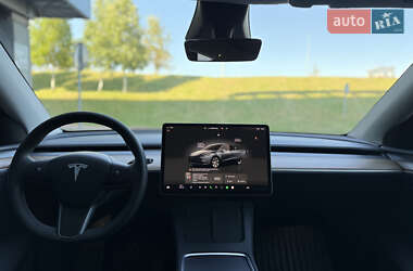 Позашляховик / Кросовер Tesla Model Y 2024 в 