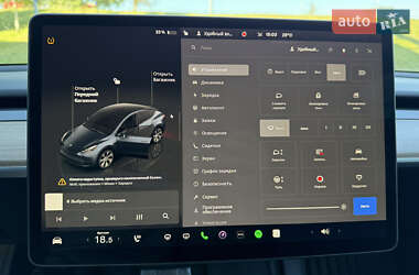 Позашляховик / Кросовер Tesla Model Y 2024 в 