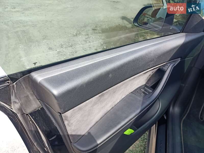 Внедорожник / Кроссовер Tesla Model Y 2021 в Днепре