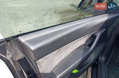 Внедорожник / Кроссовер Tesla Model Y 2021 в 
