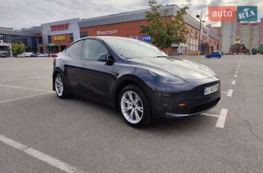 Позашляховик / Кросовер Tesla Model Y 2024 в 