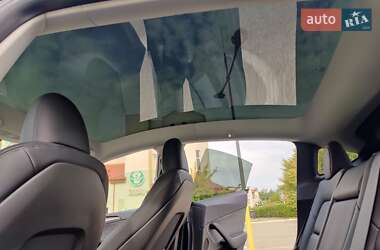 Позашляховик / Кросовер Tesla Model Y 2024 в 
