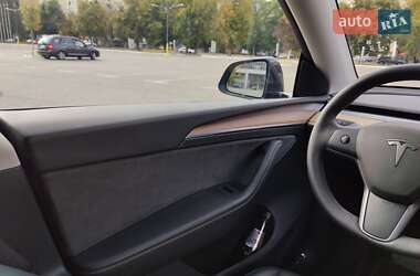 Позашляховик / Кросовер Tesla Model Y 2024 в 