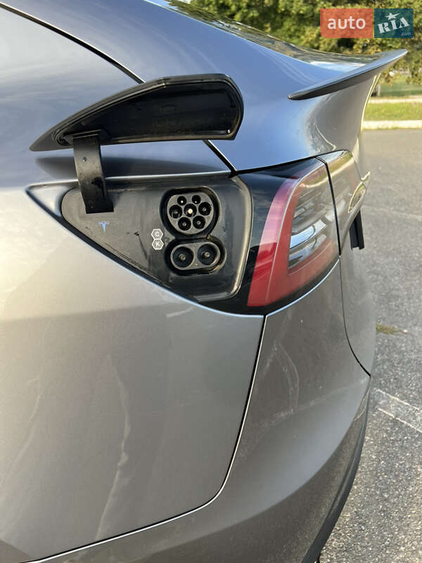 Внедорожник / Кроссовер Tesla Model Y 2023 в Киеве