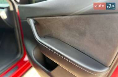 Позашляховик / Кросовер Tesla Model Y 2021 в 