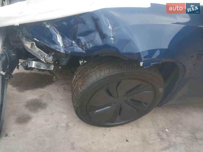 Внедорожник / Кроссовер Tesla Model Y 2025 в Киеве