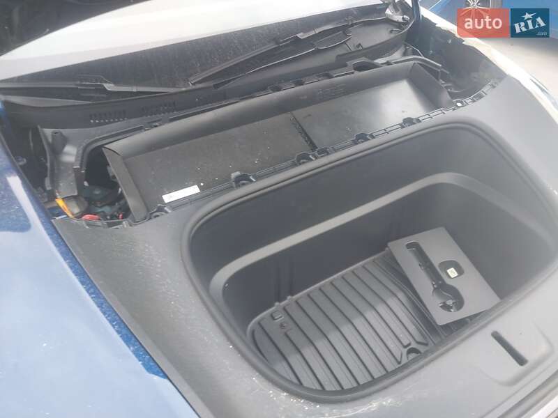 Внедорожник / Кроссовер Tesla Model Y 2025 в Киеве