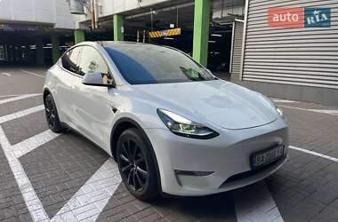 Позашляховик / Кросовер Tesla Model Y 2024 в 