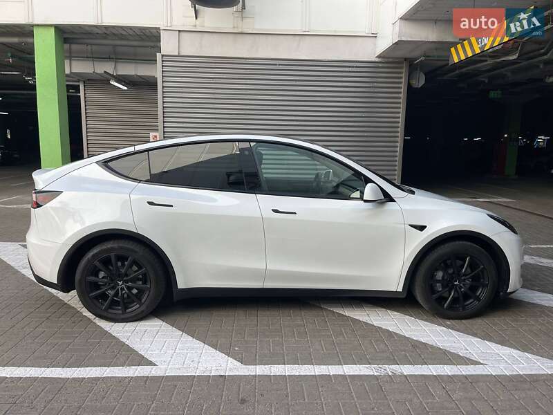 Внедорожник / Кроссовер Tesla Model Y 2024 в Киеве
