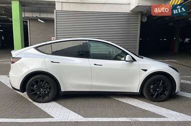Позашляховик / Кросовер Tesla Model Y 2024 в 