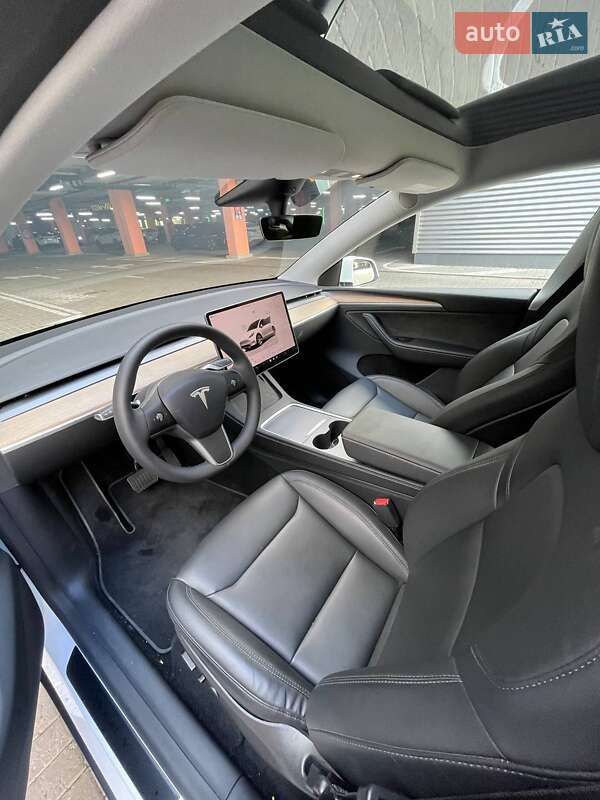 Внедорожник / Кроссовер Tesla Model Y 2024 в Киеве