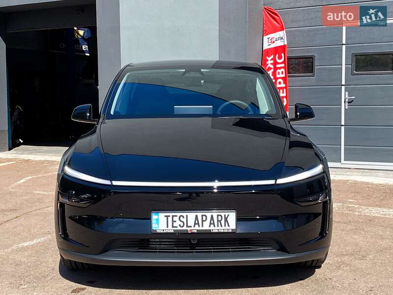 Внедорожник / Кроссовер Tesla Model Y 2025 в Киеве