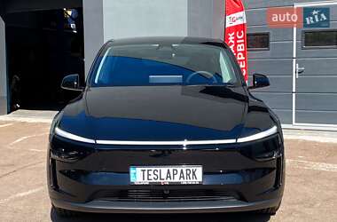 Позашляховик / Кросовер Tesla Model Y 2025 в 