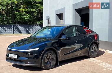 Позашляховик / Кросовер Tesla Model Y 2025 в 