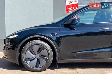Позашляховик / Кросовер Tesla Model Y 2025 в 