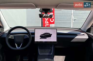 Позашляховик / Кросовер Tesla Model Y 2025 в 