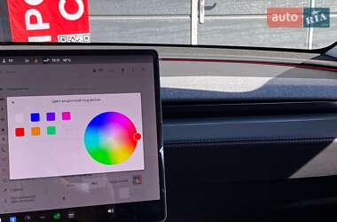 Позашляховик / Кросовер Tesla Model Y 2025 в 