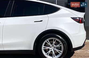 Позашляховик / Кросовер Tesla Model Y 2023 в 
