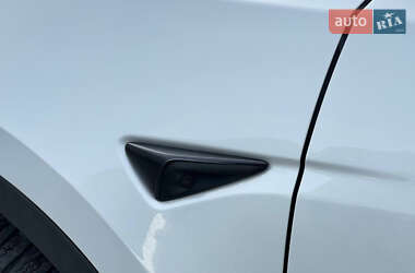 Внедорожник / Кроссовер Tesla Model Y 2021 в 