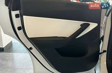 Позашляховик / Кросовер Tesla Model Y 2021 в 