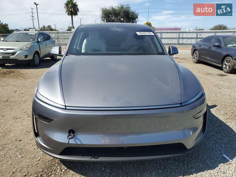 Внедорожник / Кроссовер Tesla Model Y 2025 в Киеве