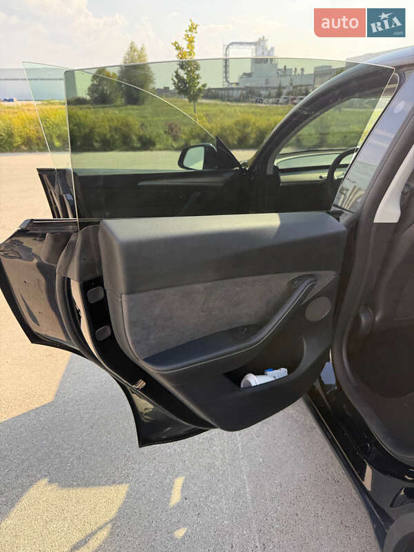 Внедорожник / Кроссовер Tesla Model Y 2023 в Коростене