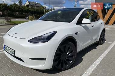 Tesla Model Y 2024
