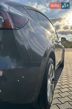 Позашляховик / Кросовер Tesla Model Y 2023 в 