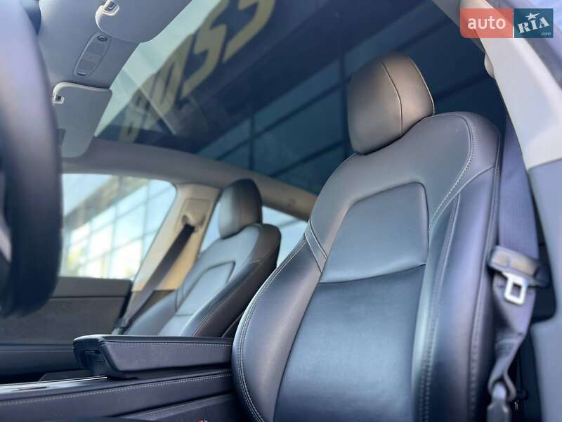 Позашляховик / Кросовер Tesla Model Y 2021 в Івано-Франківську