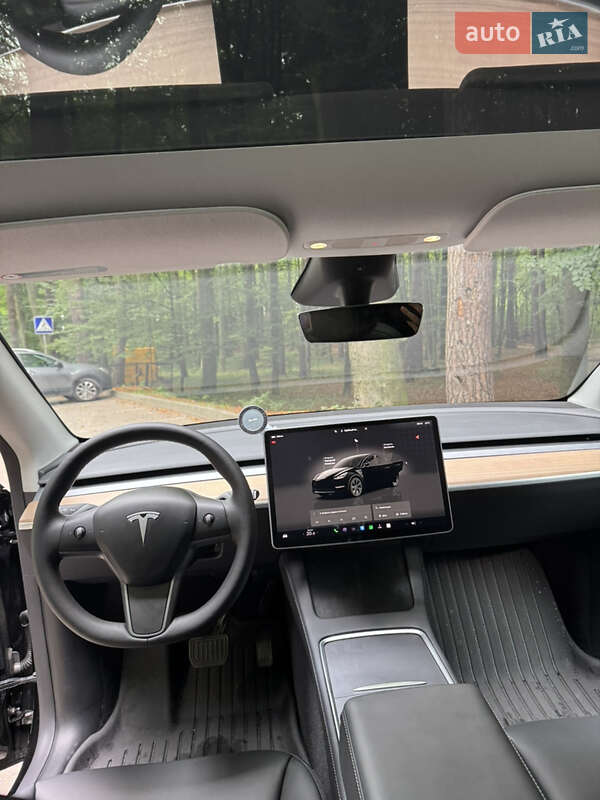 Позашляховик / Кросовер Tesla Model Y 2025 в Львові