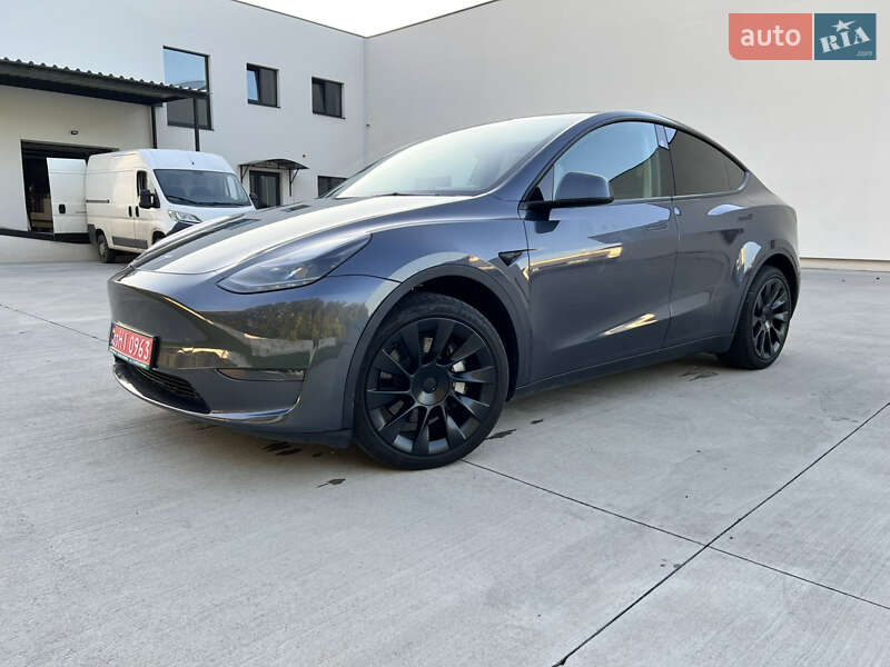Tesla Model Y 2024