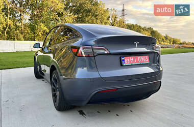 Позашляховик / Кросовер Tesla Model Y 2024 в 