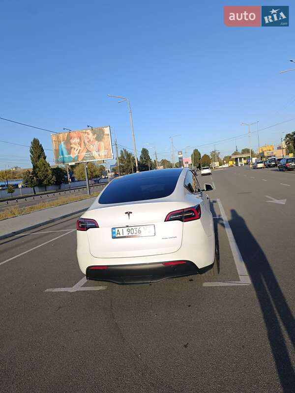 Позашляховик / Кросовер Tesla Model Y 2023 в Києві фото 5 Позашляховик / Кросовер Tesla Model Y 2023 в Києві