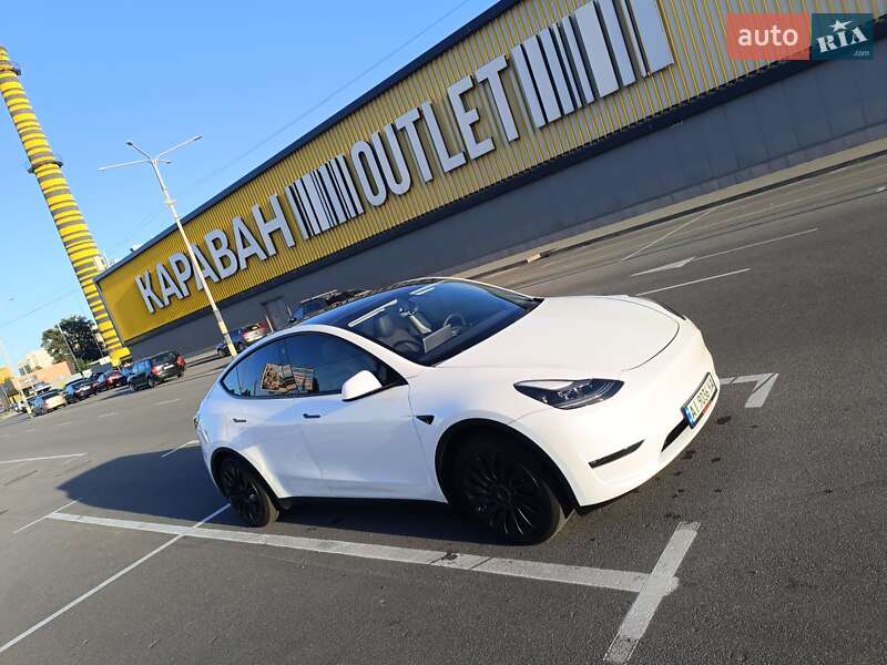 Tesla Model Y 2023