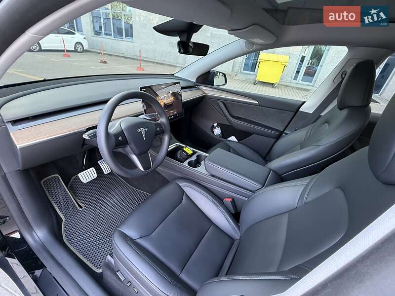 Внедорожник / Кроссовер Tesla Model Y 2024 в Киеве