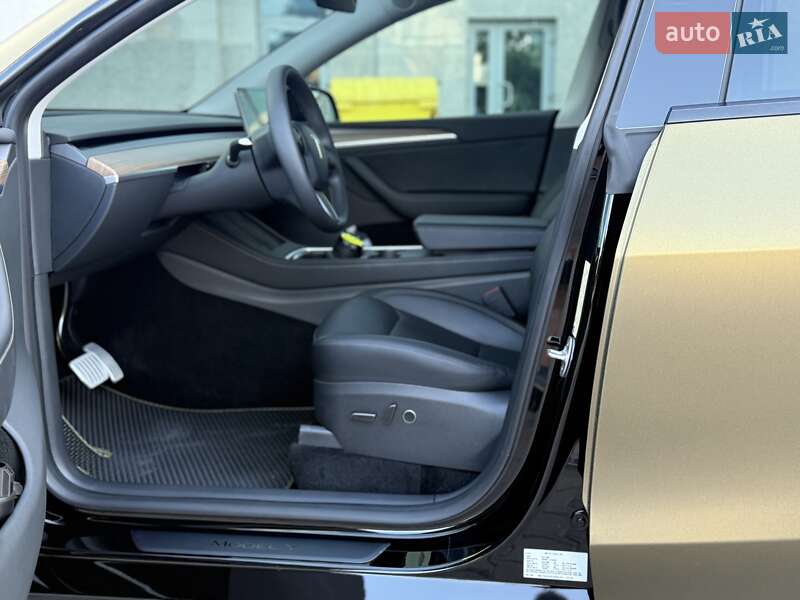Внедорожник / Кроссовер Tesla Model Y 2024 в Киеве