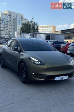 Tesla Model Y 2024