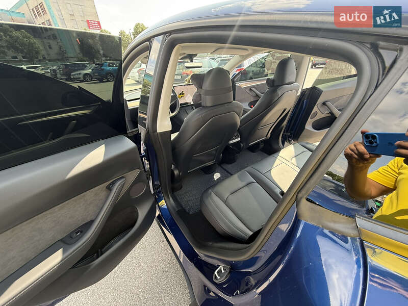 Внедорожник / Кроссовер Tesla Model Y 2023 в Киеве