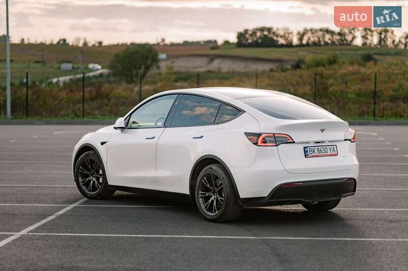 Внедорожник / Кроссовер Tesla Model Y 2024 в Ровно