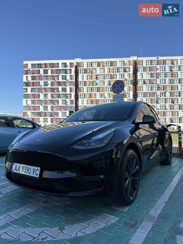 Tesla Model Y 2023