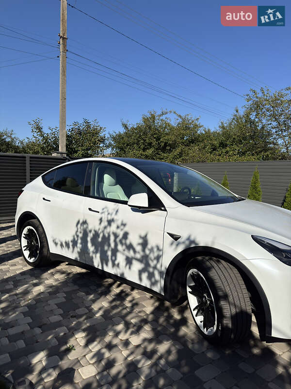 Позашляховик / Кросовер Tesla Model Y 2024 в Смілі
