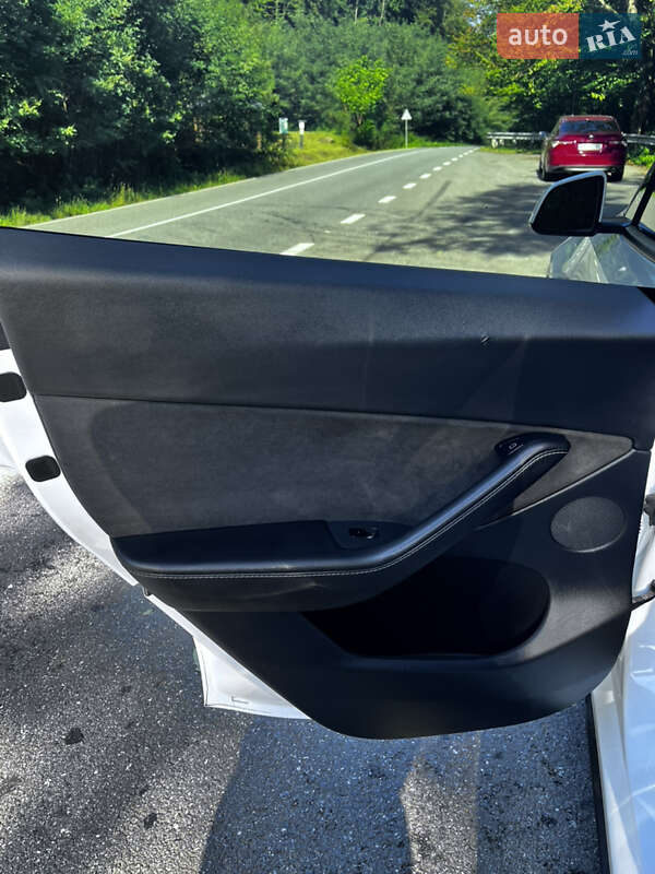 Внедорожник / Кроссовер Tesla Model Y 2021 в Ужгороде