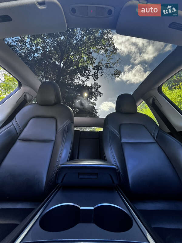 Внедорожник / Кроссовер Tesla Model Y 2021 в Ужгороде