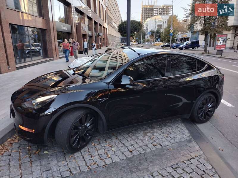 Внедорожник / Кроссовер Tesla Model Y 2021 в Киеве