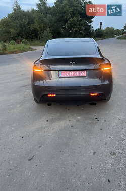 Позашляховик / Кросовер Tesla Model Y 2022 в  фото 9 Позашляховик / Кросовер Tesla Model Y 2022 в