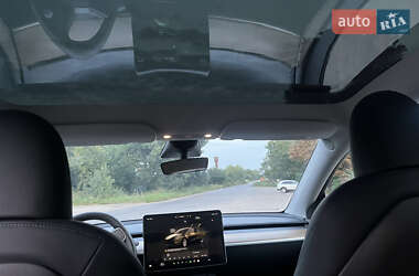 Позашляховик / Кросовер Tesla Model Y 2022 в  фото 14 Позашляховик / Кросовер Tesla Model Y 2022 в