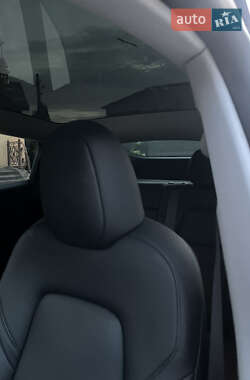 Позашляховик / Кросовер Tesla Model Y 2022 в  фото 30 Позашляховик / Кросовер Tesla Model Y 2022 в